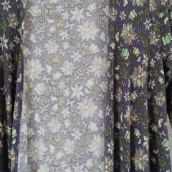 LuLaRoe Sarah Women's Cardigan Purple With Pockets Size XS (Floral Pattern) - Picture 7 of 10